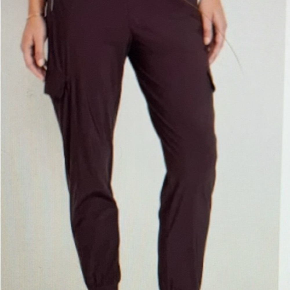 Old Navy High-Waisted PowerSoft Pocket Joggers in eggplant size XS NWOT